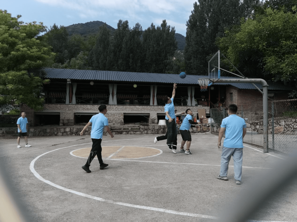 万象篮球赛挥洒汗水谱青春